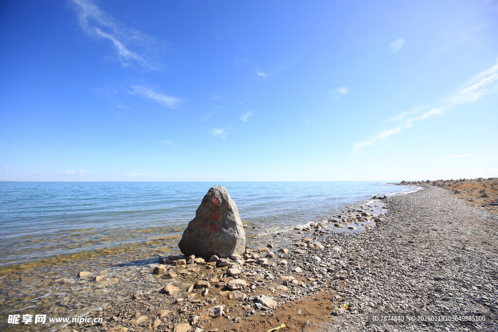 海边石堆与开阔海岸线
