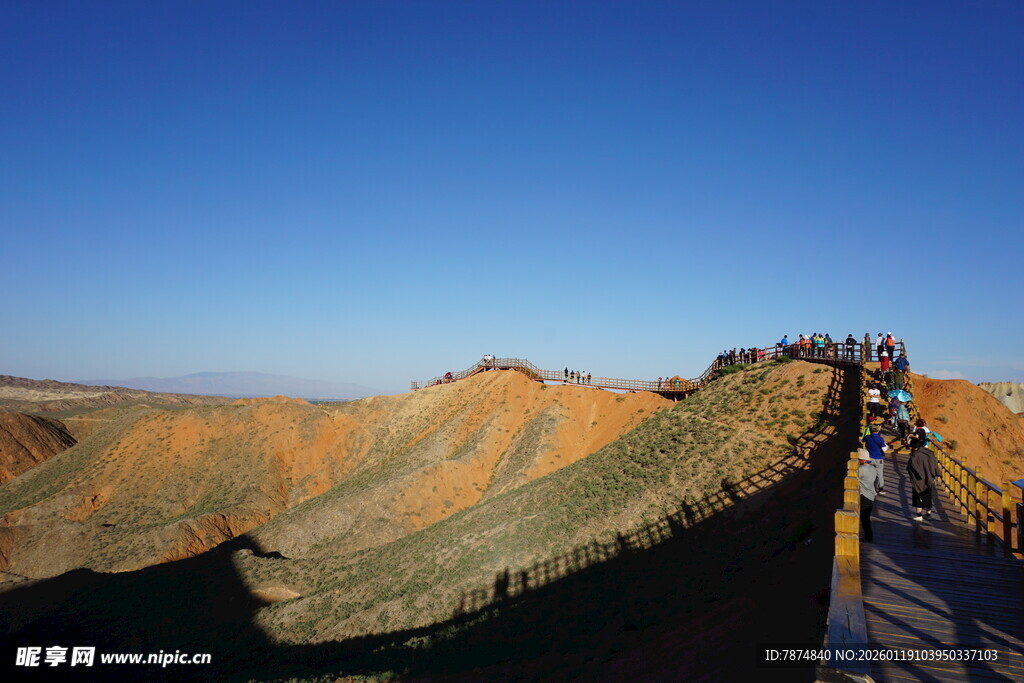 七彩山峦美景