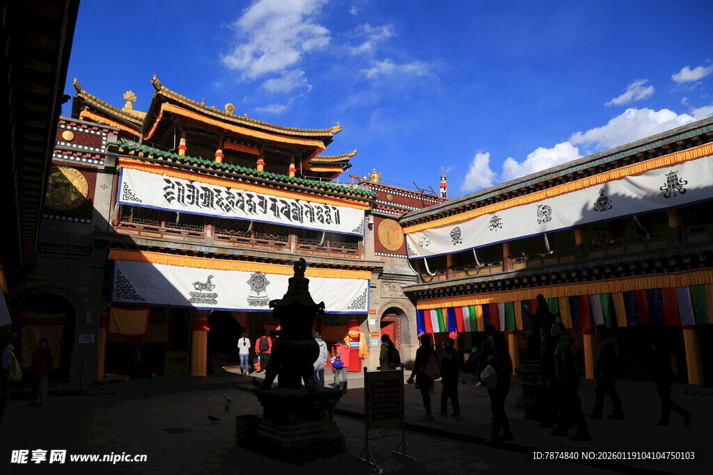 拉萨寺庙内景
