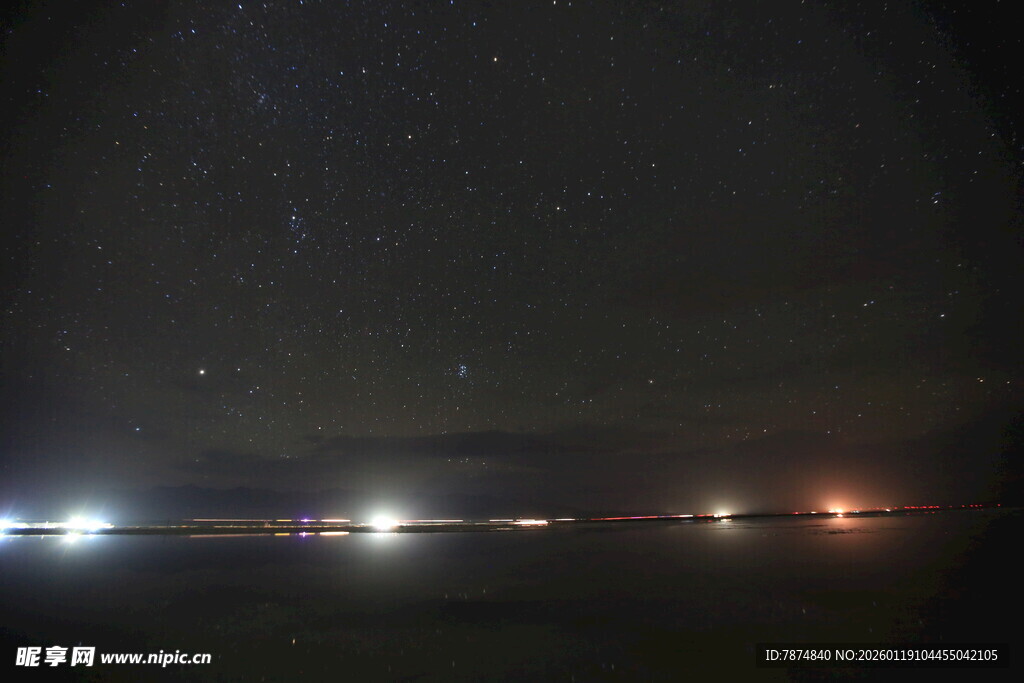 夜空下的城市灯火