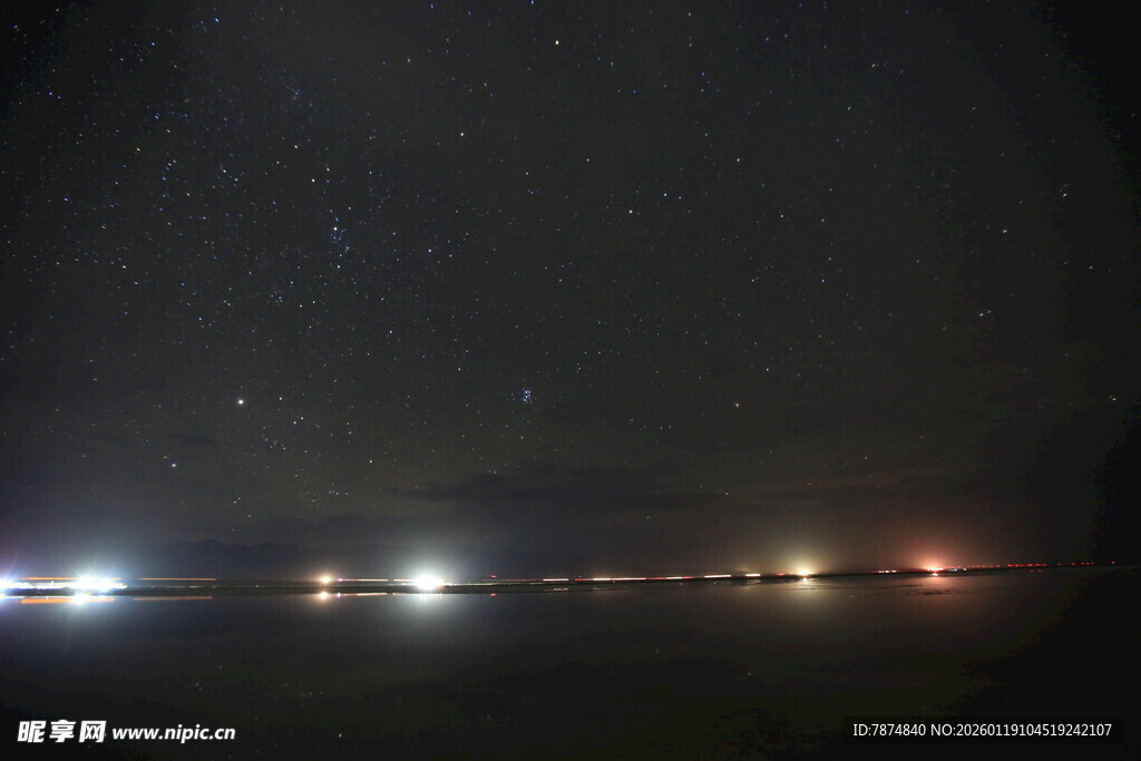 夜晚机场跑道灯光景观