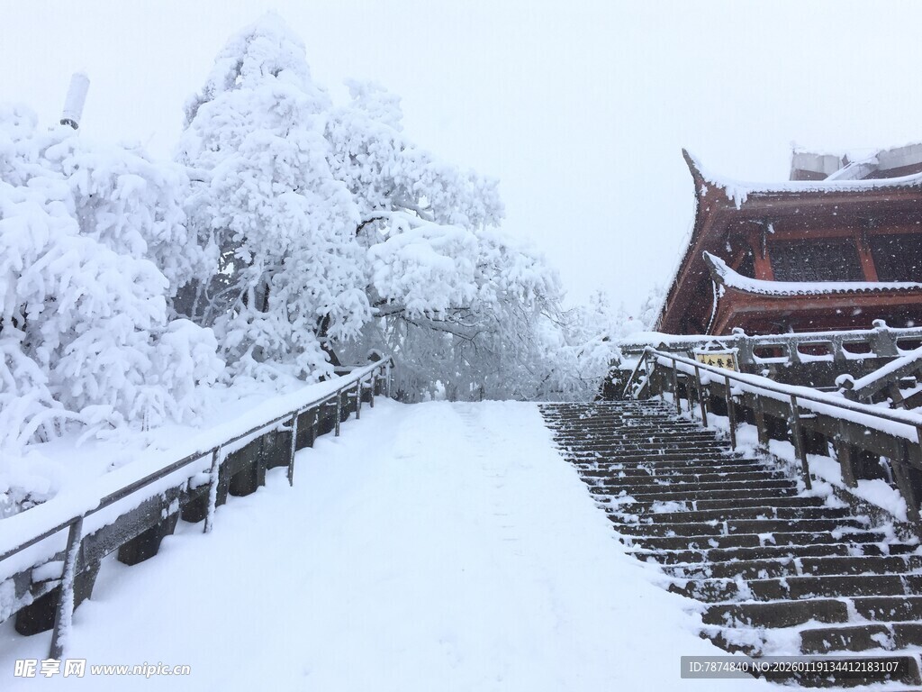 雪覆古建美景