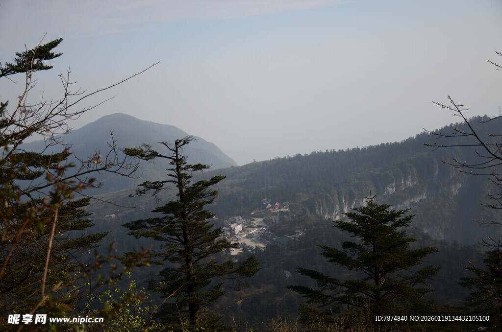 山林景致 远观朦胧山峦