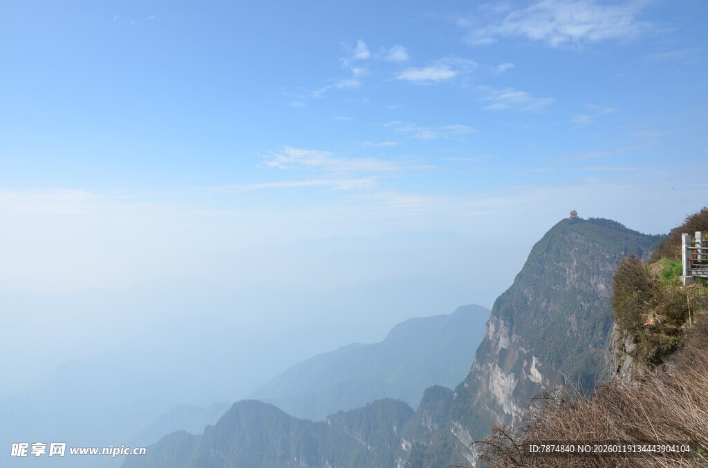 高山之巅壮丽风景