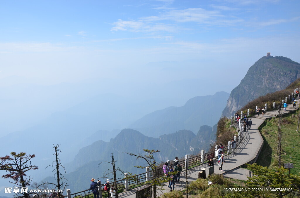 山间漫步观景栈道