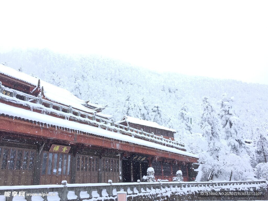 雪覆古建筑 尽显古韵之美
