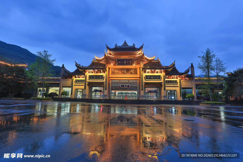 古建夜景倒影 静谧之美