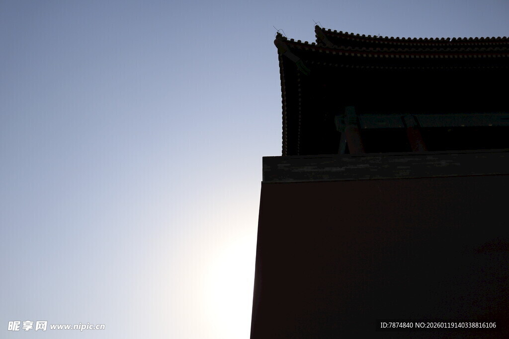 夕阳下的中式建筑一角