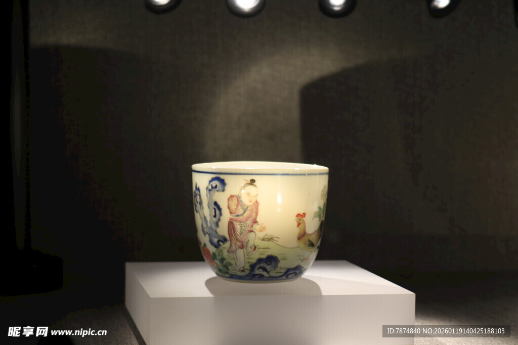 精美彩绘陶瓷杯