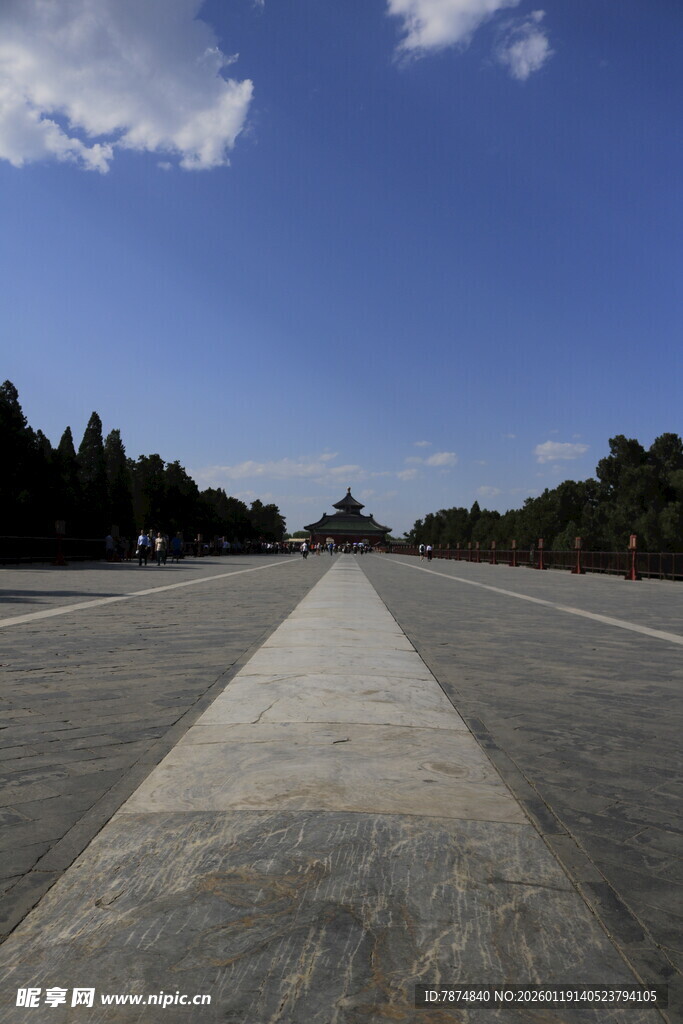 宽阔大道通向远方