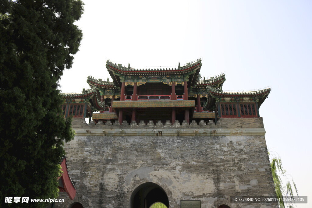 古老城楼尽显中式建筑韵味