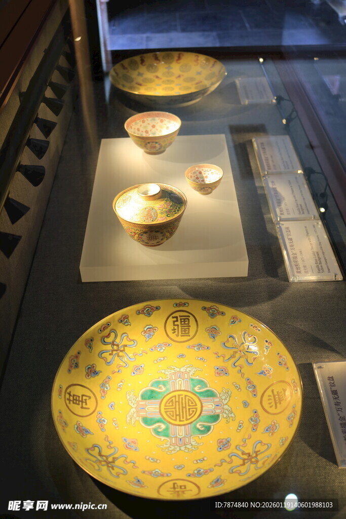 精美古代金瓷盘展示