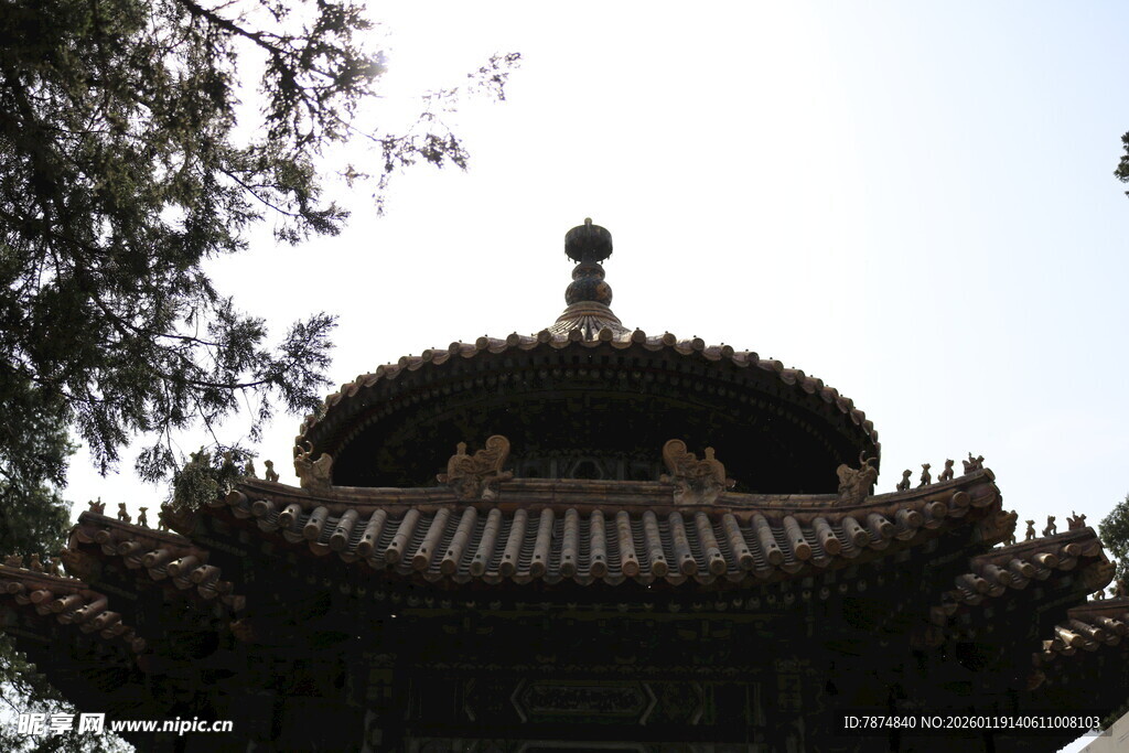 中式古建筑屋顶一角