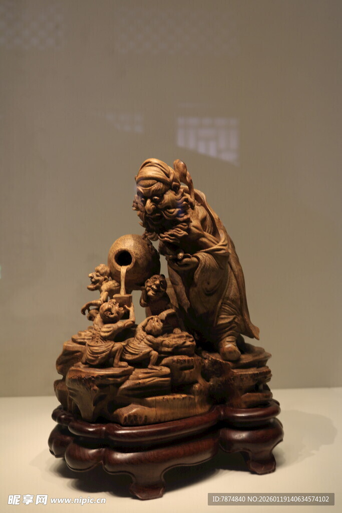 木雕人物摆件 工艺精湛