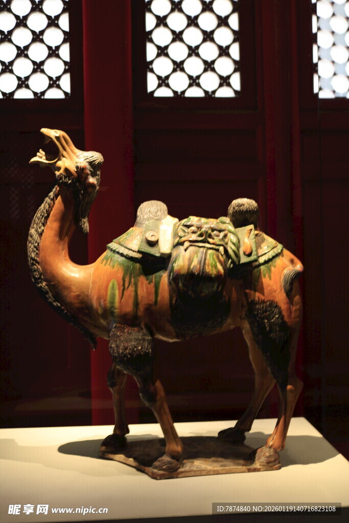 唐代彩绘骆驼陶俑