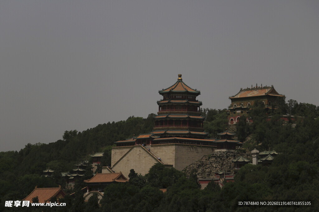 景山之巅的古典壮丽建筑