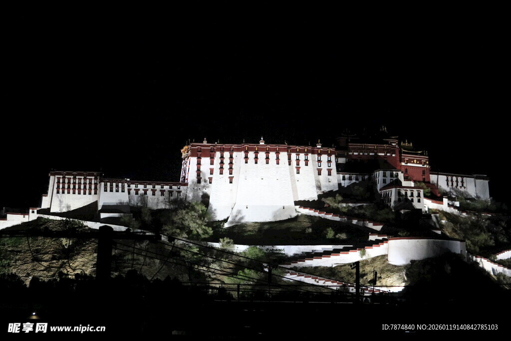 夜幕下的布达拉宫