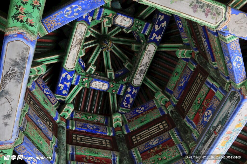 中式古建筑藻井精美细节