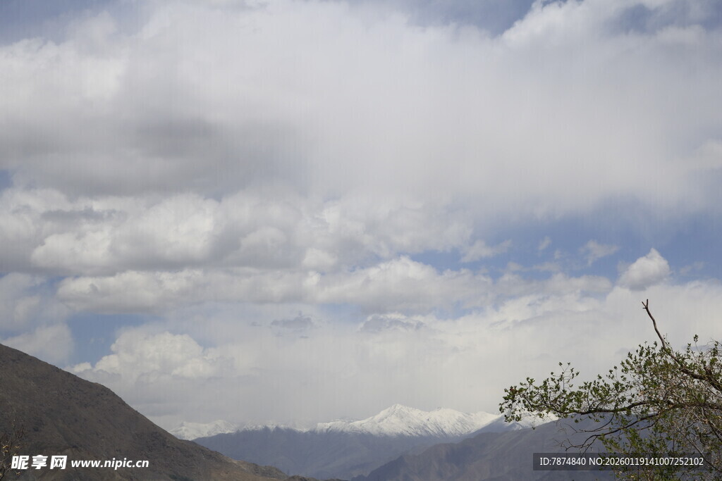 山间云海风景图