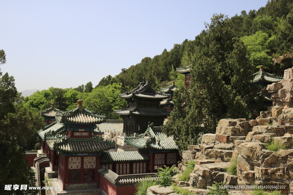 古雅山间庙宇建筑群