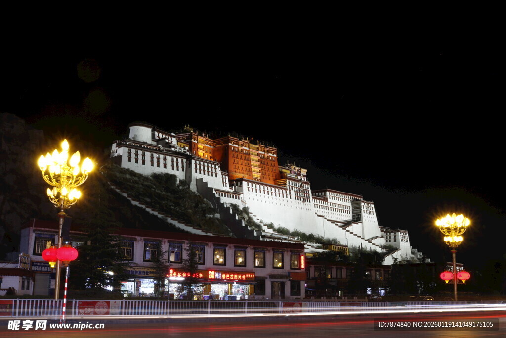布达拉宫夜景璀璨灯火