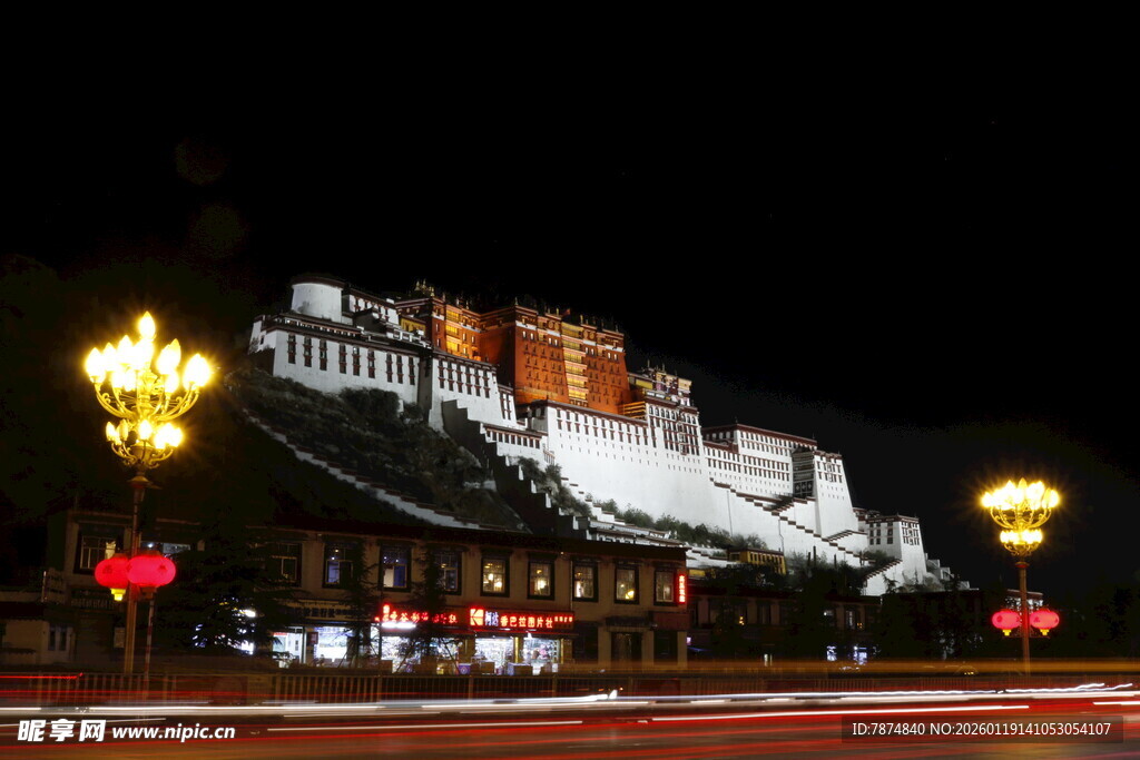 布达拉宫夜景璀璨
