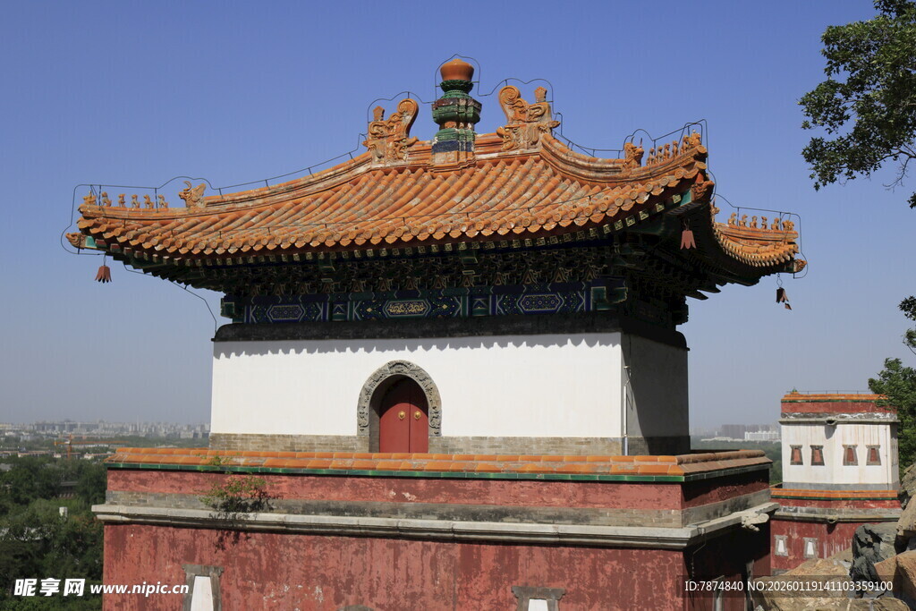 中式古建筑屋顶一角