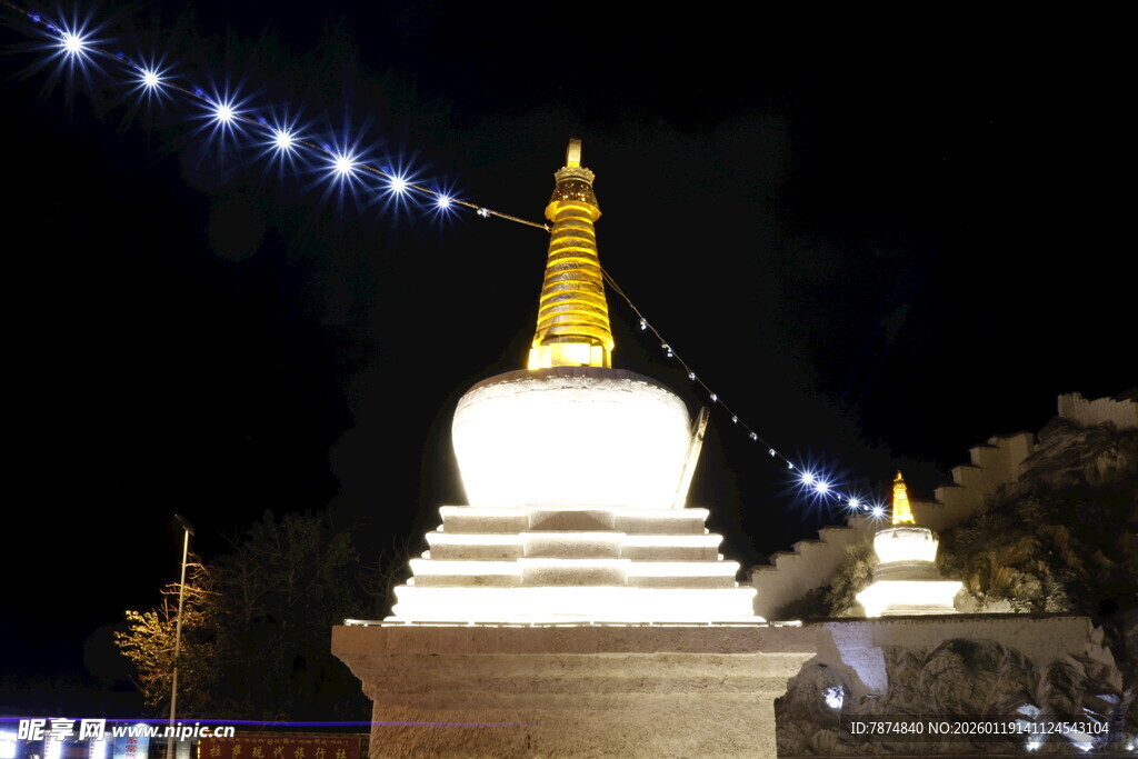 夜晚璀璨的白塔景观