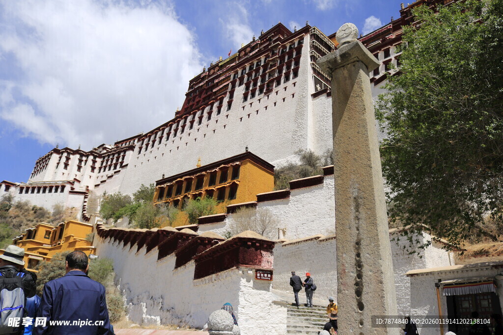 布达拉宫壮丽外观