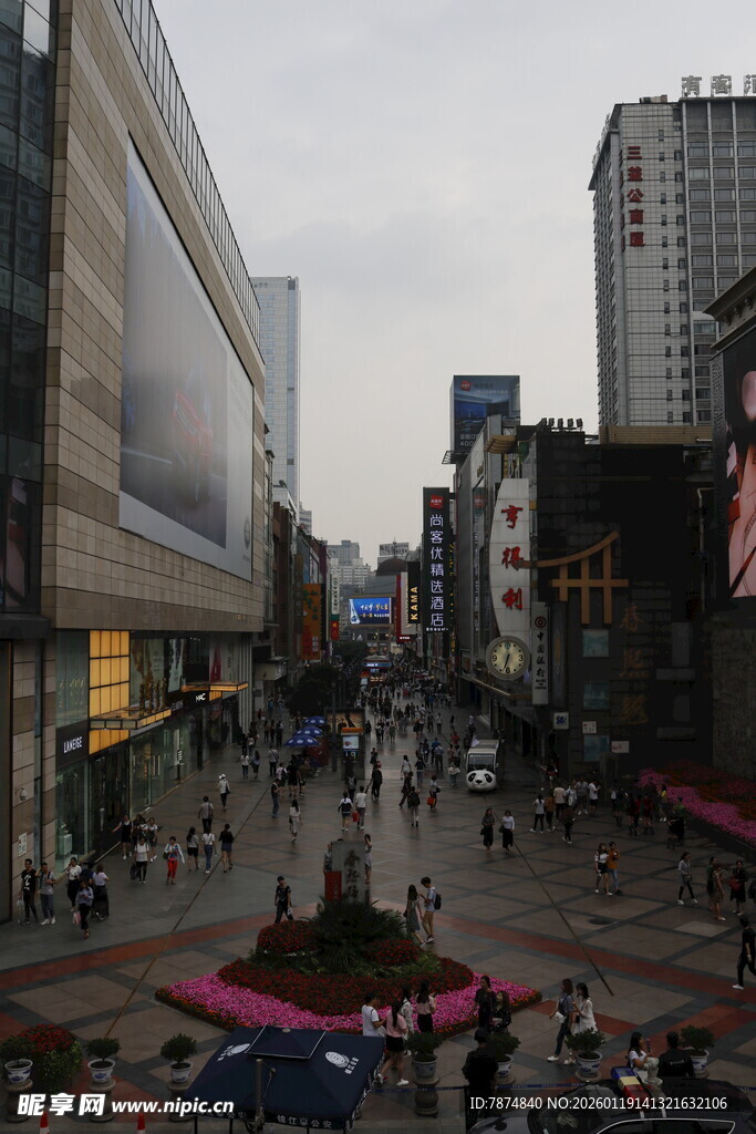 繁华都市商业街景象