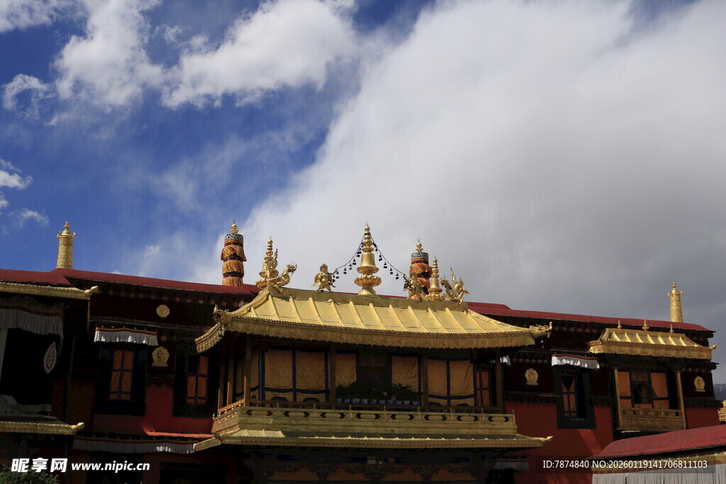 藏式金顶寺庙建筑景观