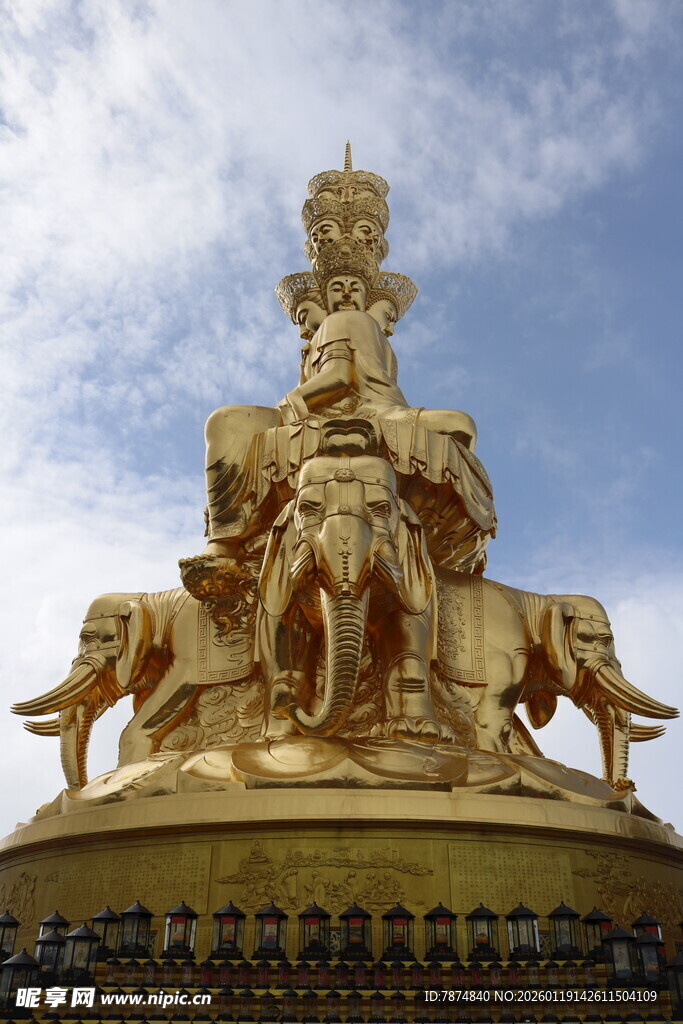 金色群兽雕塑 气势恢宏