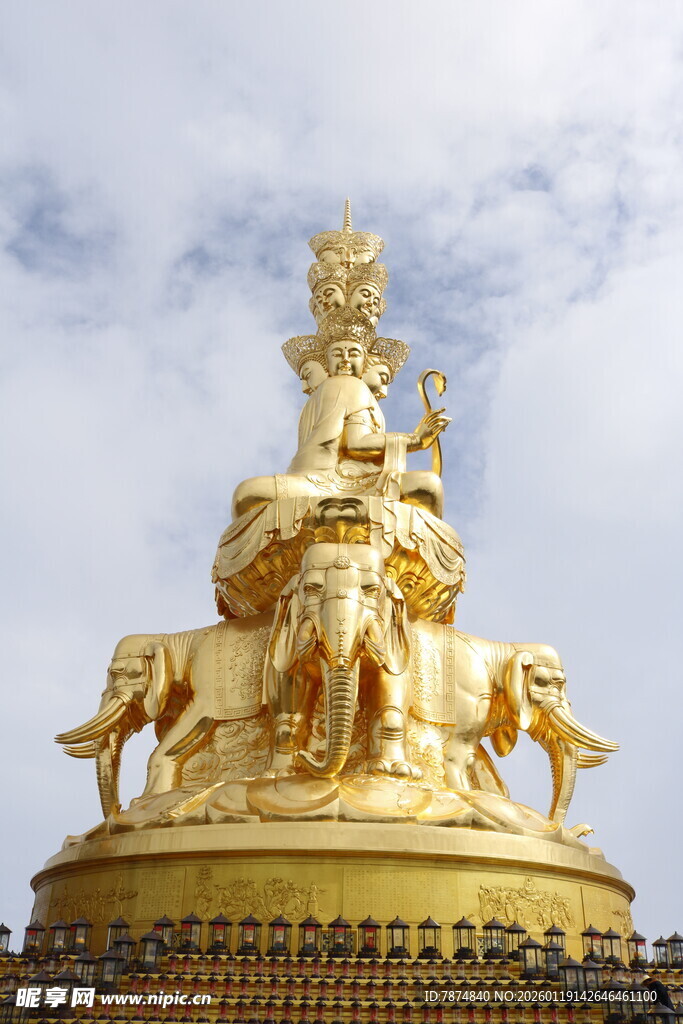 金色大象雕塑 精美壮观