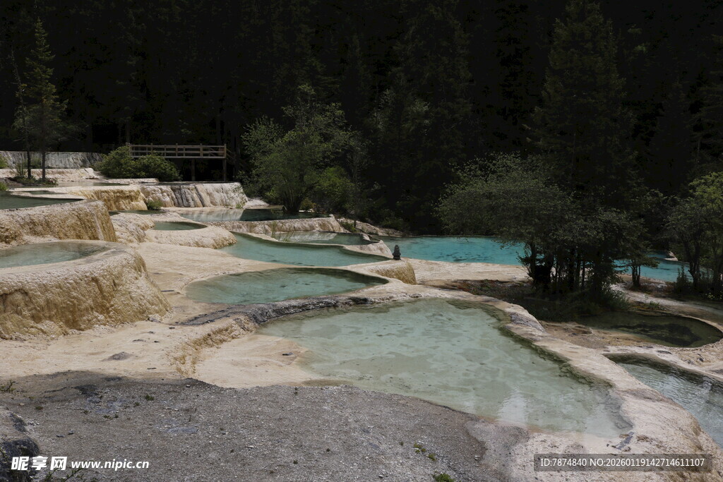 梦幻五彩钙化池景观