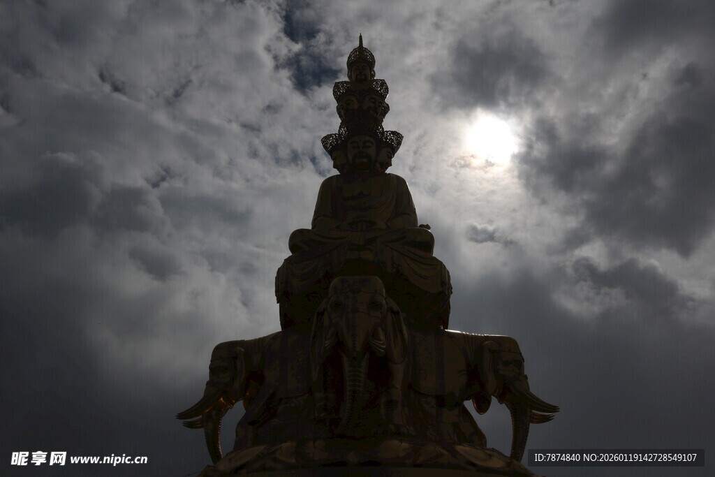 阴云下的神秘大象塔