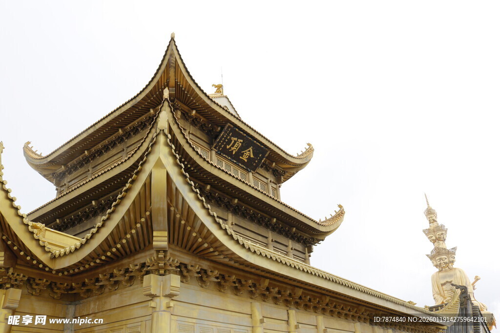 金色飞檐古建筑一角