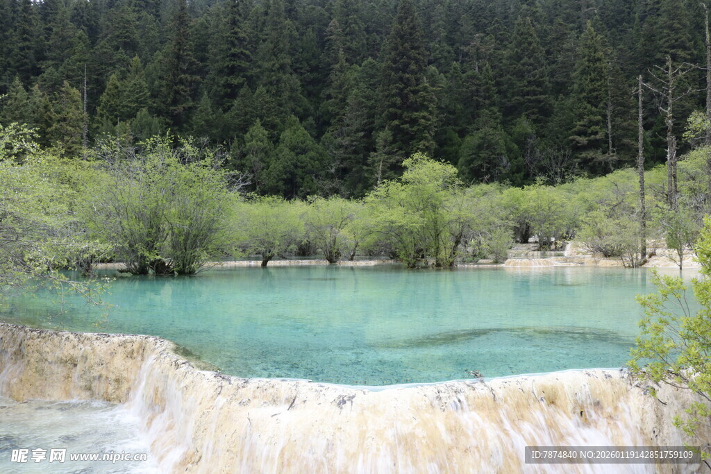 九寨沟秀丽水景