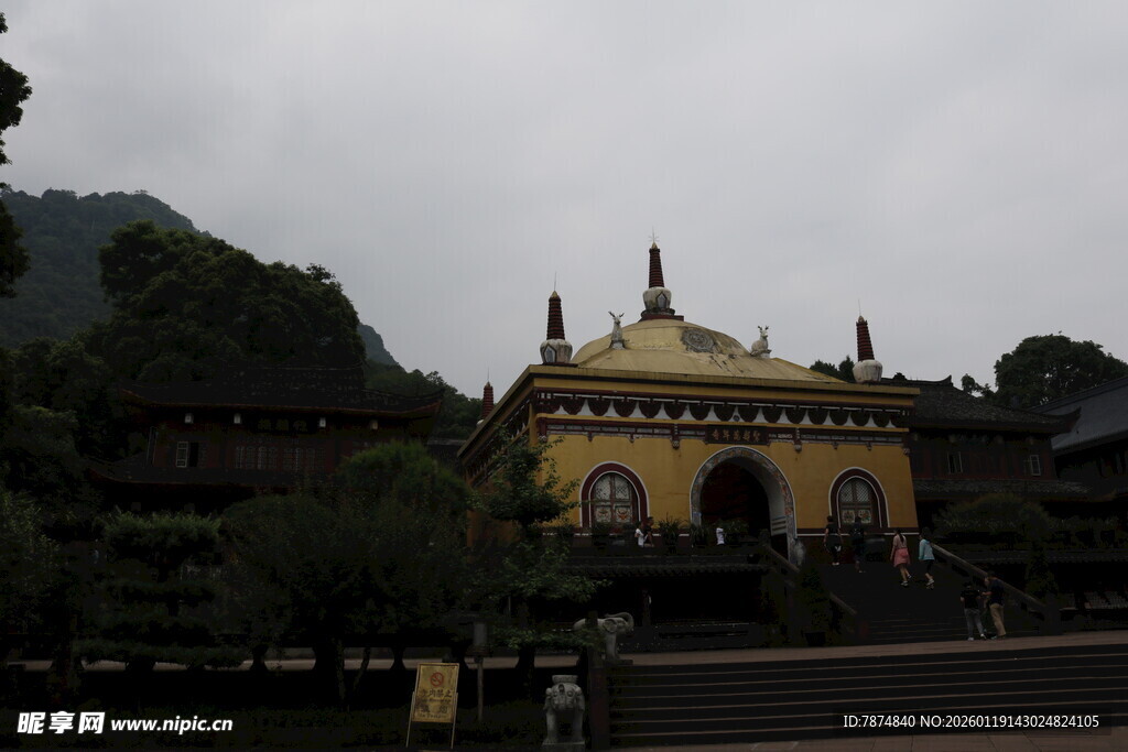 古寺建筑 隐于山林之间