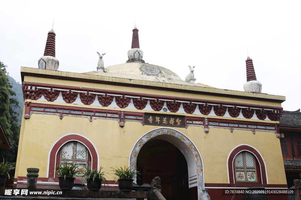 藏式风格建筑大门