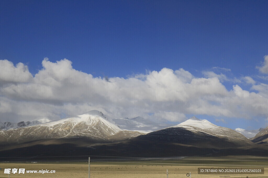 雪山蓝天草原壮美风光