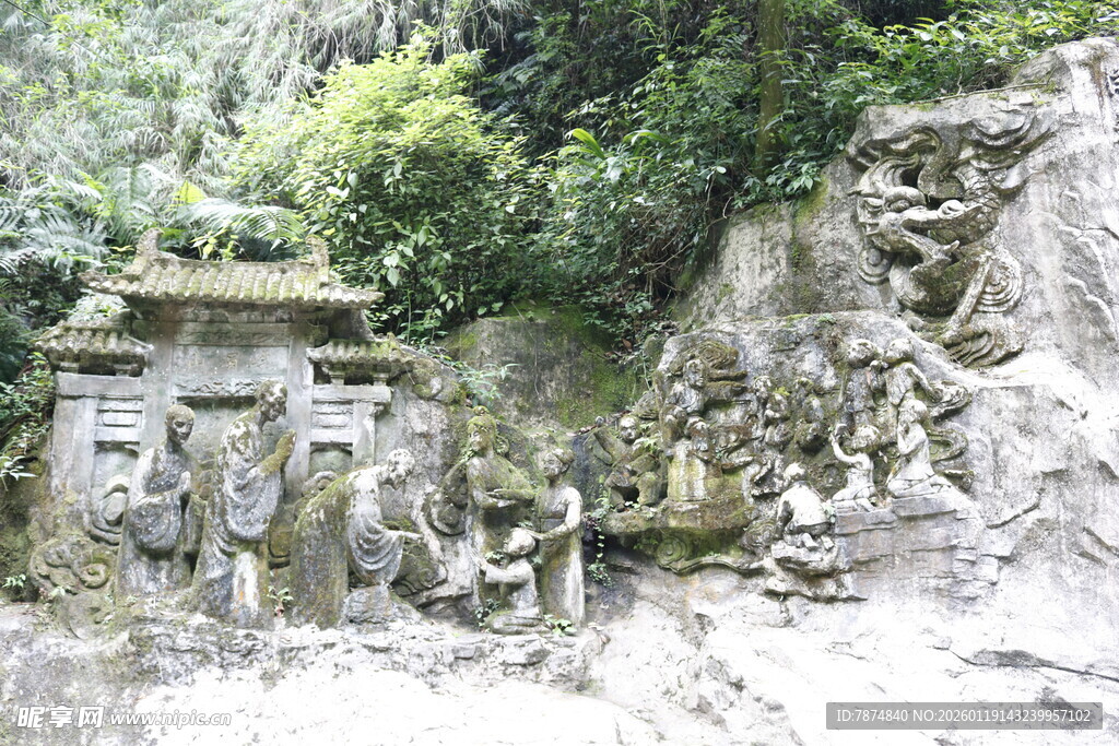 山间精美石刻景观