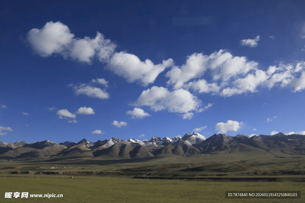 蓝天草原雪山壮美风光