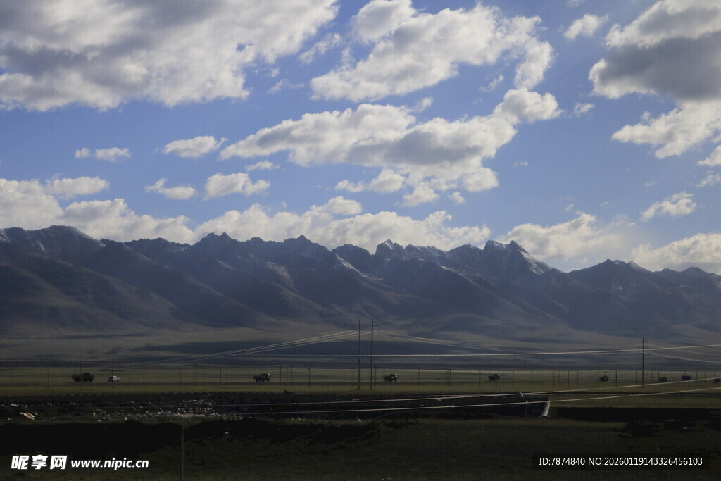 壮丽山脉与云端美景
