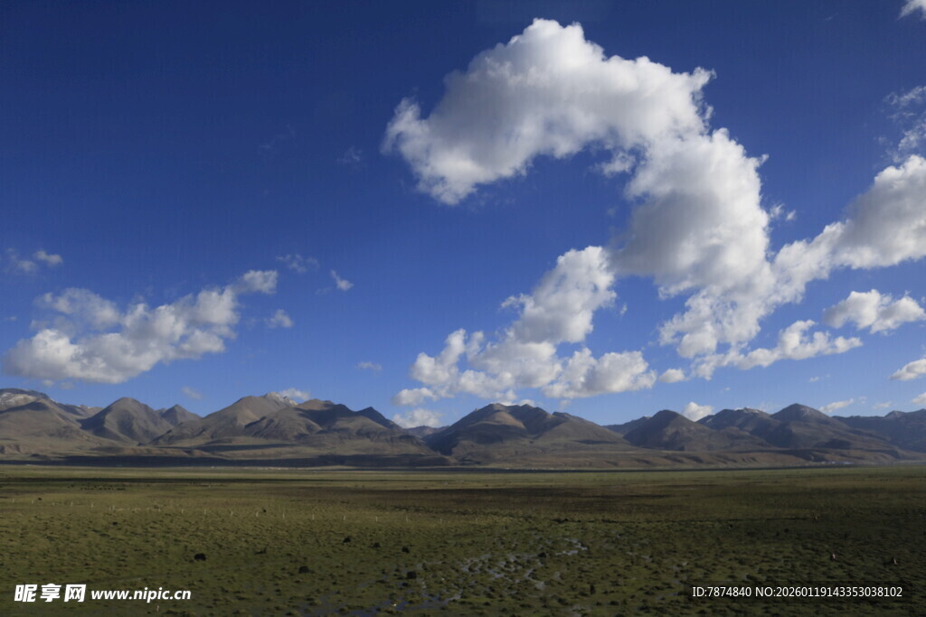 蓝天草原雪山壮美风光
