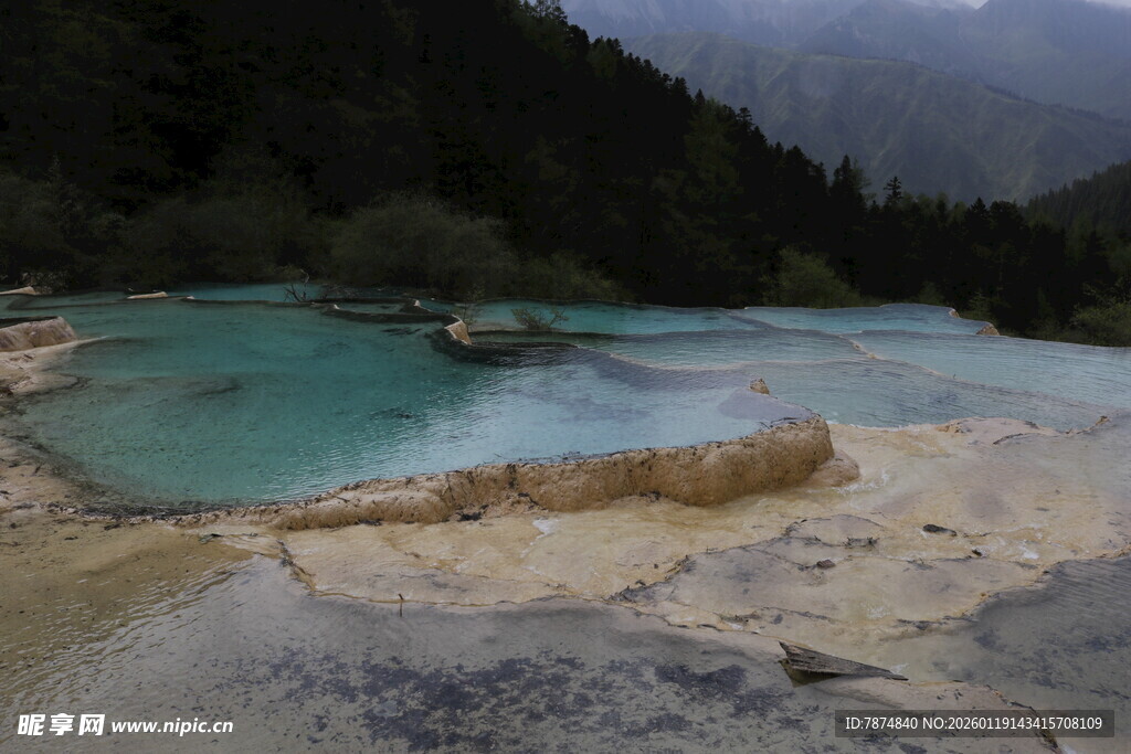 梦幻蓝湖 自然山水奇观