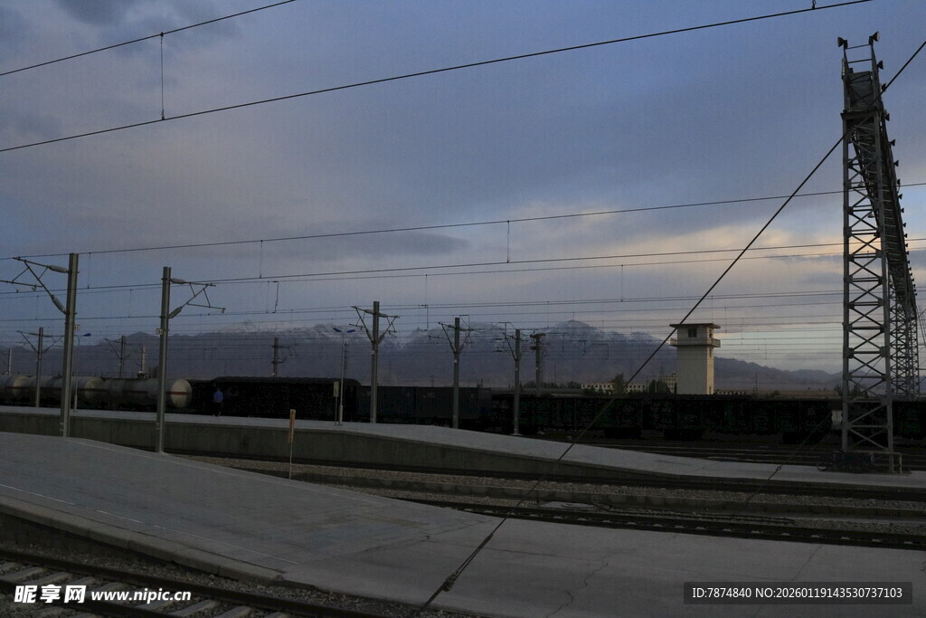 铁路沿线风景与架空设施