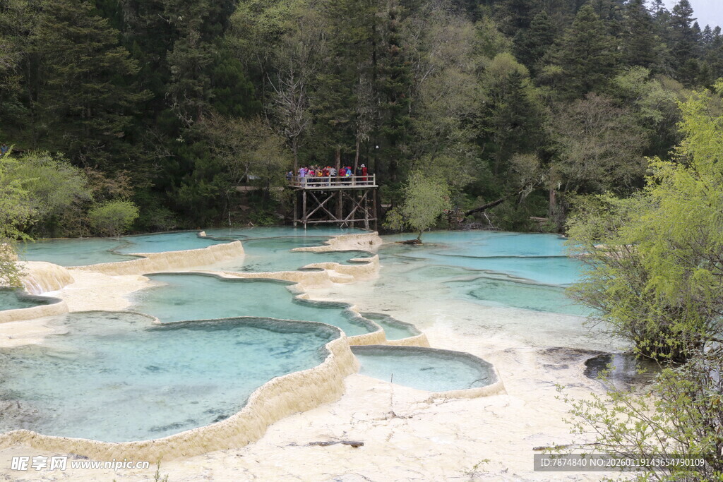梦幻五彩钙化池景观