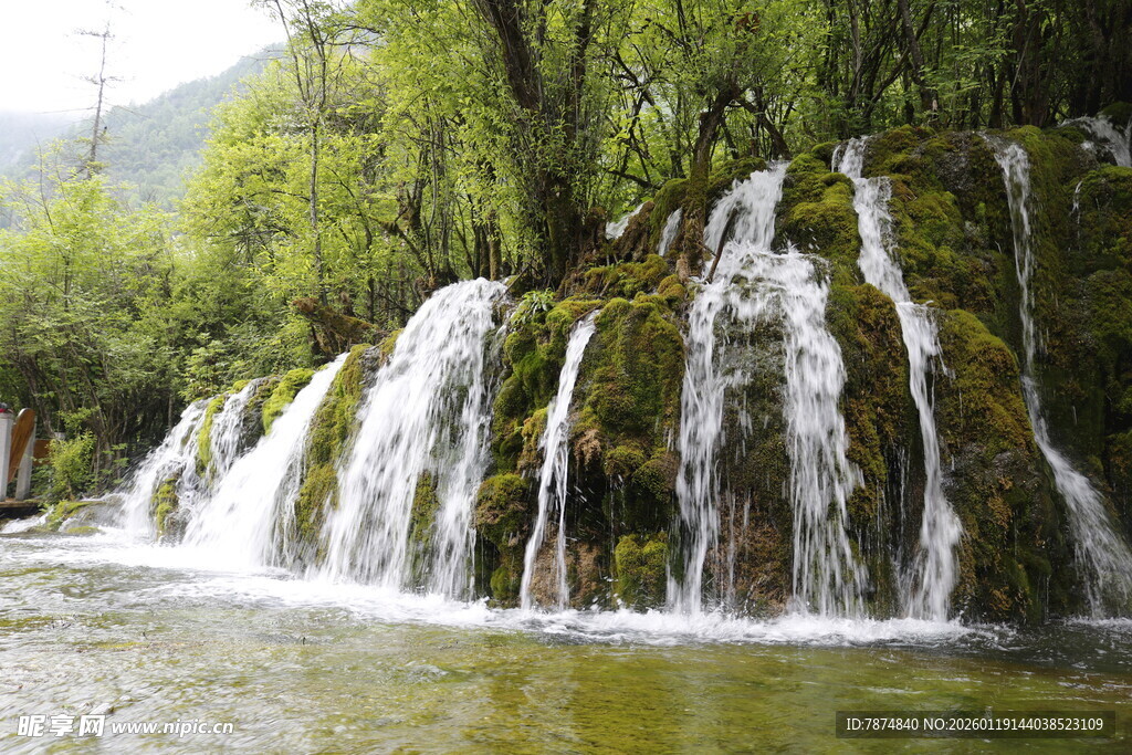 山间瀑布 自然清新之景