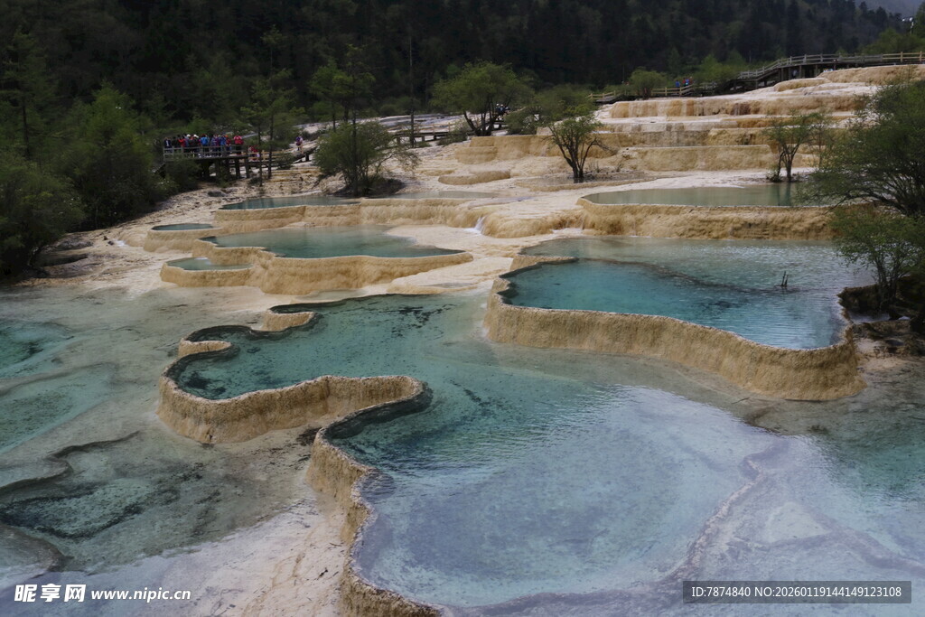 梦幻五彩钙化池景观