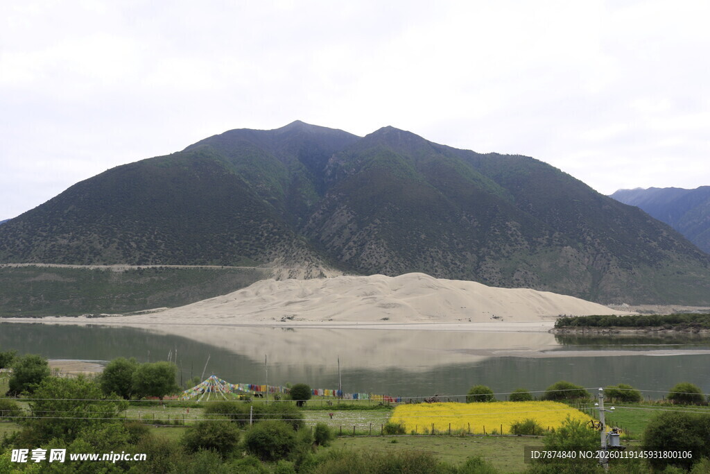 山水间的田园风光